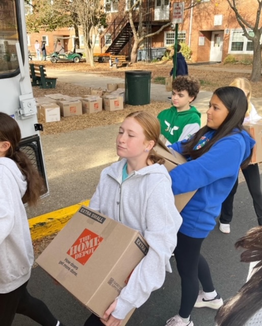 Congressional School students doing a Thanksgiving food drive